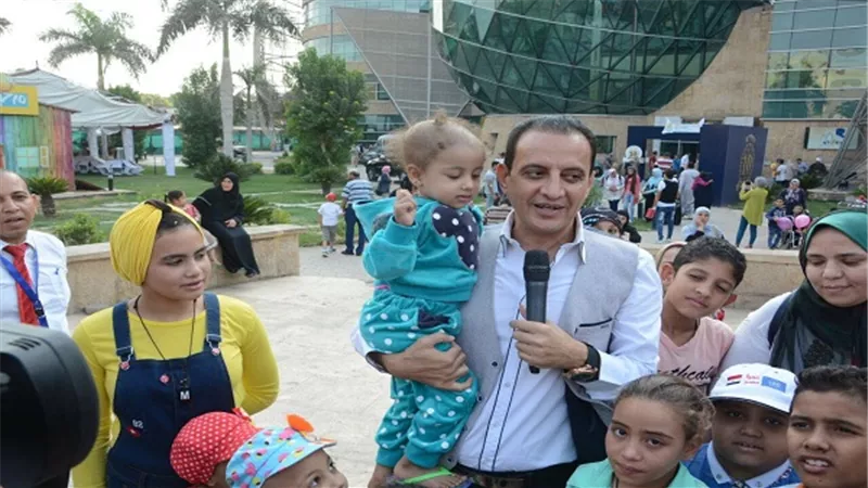 غداً.. دموع طارق علام وفرحة الأطفال في مستشفى ٥٧٣٥٧ 