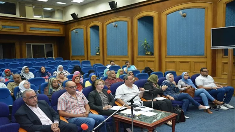 التعليم تُعد لمسابقة العلوم والهندسة (ISEF) مع المديريات التعليمية عبر شبكات الفيديو كونفرانس