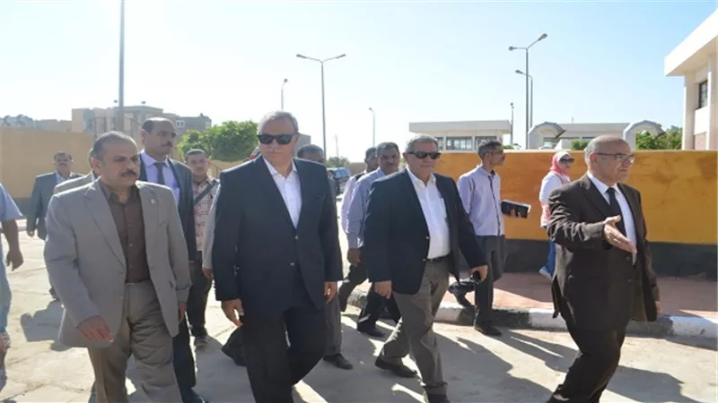 محافظ قنا ورئيس القابضة لمياه الشرب والصرف الصحي يفتتحان عدد من المشروعات الخدمية