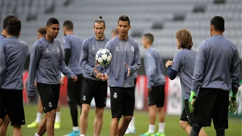 ريال مدريد يختتم تدريباته لملاقاة توتنهام في دوري أبطال أوروبا