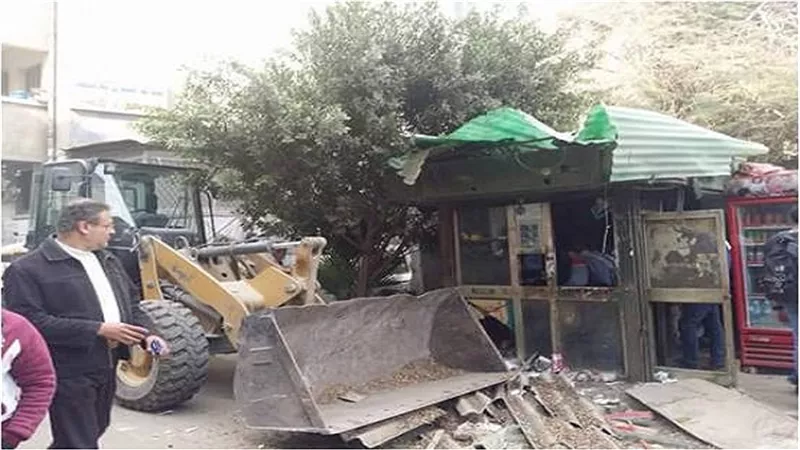 القاهرة تزيل 119 كشك مخالف من أحيائها