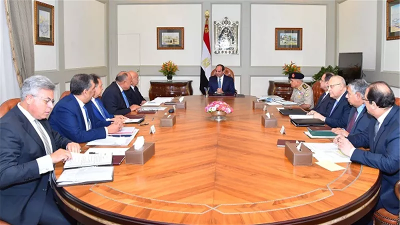 السيسي يعقد اجتماعاً مع رئيس مجلس الوزراء والوزراء وكبار المسئولين