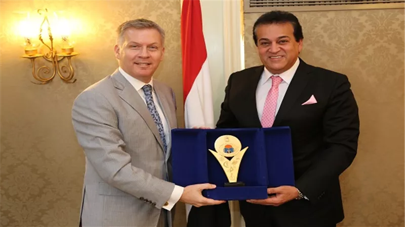 عبد الغفار يبحث سبل التعاون بين مصر وكندا في المجالات التعليمية والبحثية