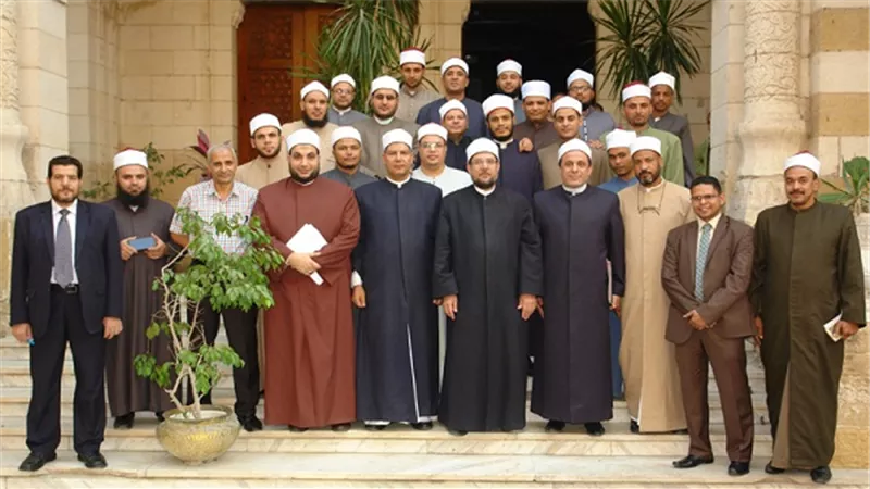 وزير الأوقاف يلتقي الأئمة المشاركين في المعسكر التدريبي بالسويس قبل سفرهم  