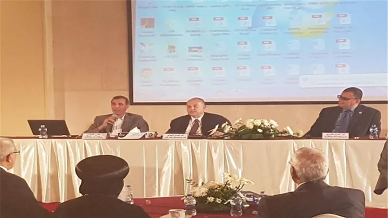 عبد الغفار يتلقى تقرير حول فعاليات ورشة عمل (فرصتك لبحثك)