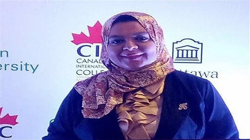 الجامعة الكندية تكرم د.هيلين كأفضل دكتور في قسم ادارة الاعمال