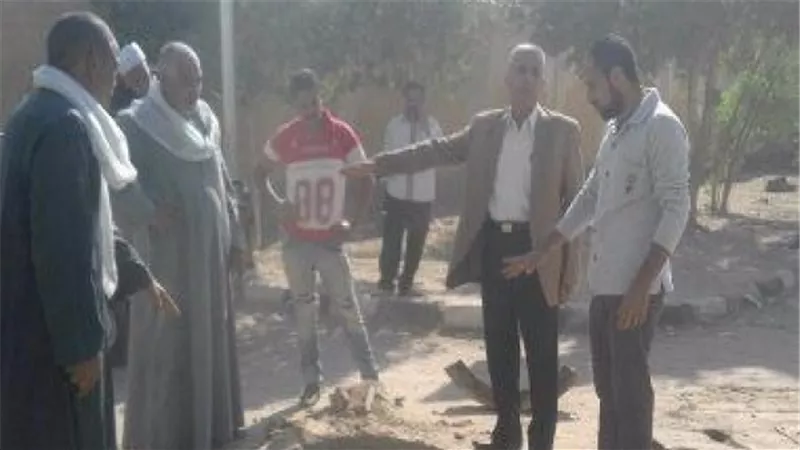 هبوط أرضي بغرفة تفتيش صرف صحي بالغنايم في أسيوط