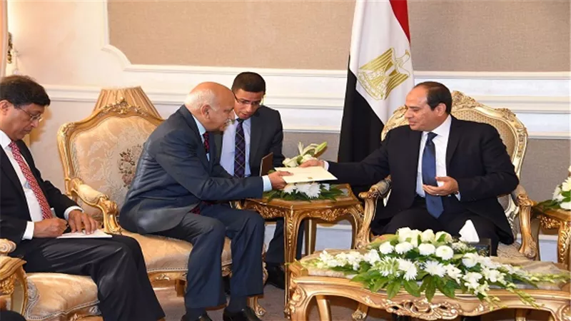 السيسي يستقبل وزير الدولة للشئون الخارجية الهندي