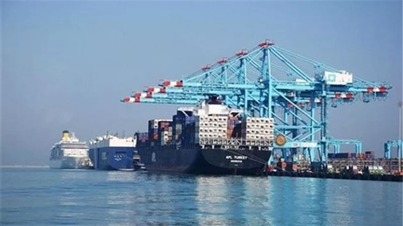 نشاط كبير في حركة السفن والشاحنات واستقبال السلع الإستراتيجية بميناء الإسكندرية  