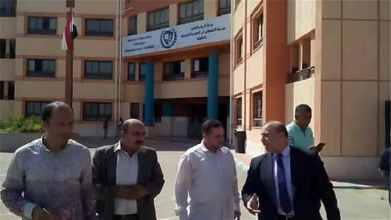 وكيل وزارة التربية والتعليم في زيارة لمدرسة المتفوقين بالدقهليه