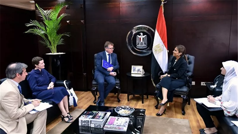 نصر تبحث مع سفير الاتحاد الأوروبى زيادة الاستثمارات حتى 2020