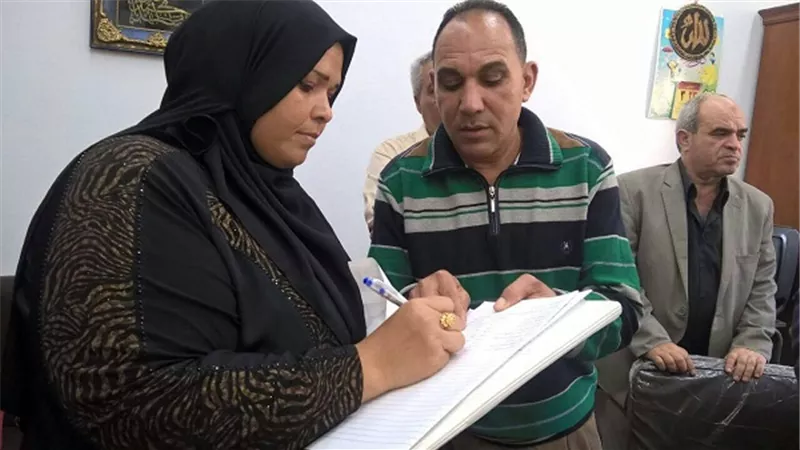 سحر نصر ووزير التموين يسلمان مفتاح 24 سيارة نقل مبرد على عدد من الشباب ضمن مبادرة صندوق تحيا مصر 