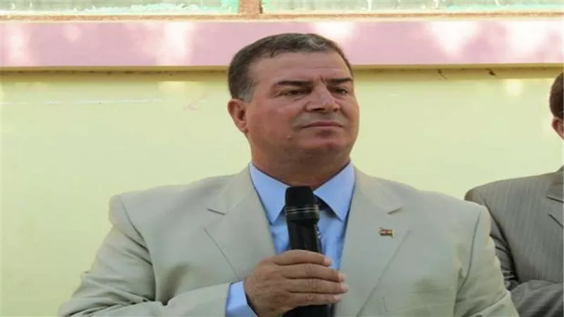 وكيل تعليم الفيوم يكرم مديرة مدرسة الثانوية بنات وذلك لانضباط العملية التعليمية 