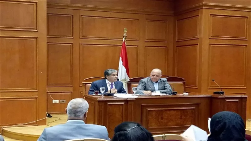 وزير البيئة يستعرض خطط وزارة البيئة والتحديات التى تواجهها 