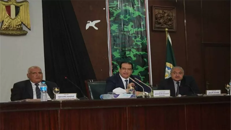 محافظ الدقهلية.. يطالب بقيادات واعية لتطبيق القانون