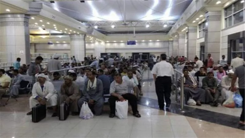 وصول وسفر 1517 راكب بمينائى سفاجا والغردقة