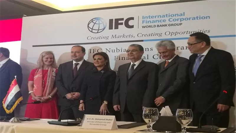 وزير الكهرباء يشهد احتفالية الإغلاق المالي مع 13 شركة لإنشاء مشروعات محطات طاقة شمسية كهروضوئية