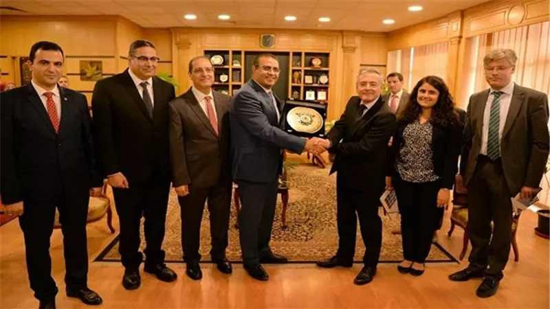 رئيس جامعة المنصورة يستقبل السفير الألمانى على هامش المهرجان الألمانى 