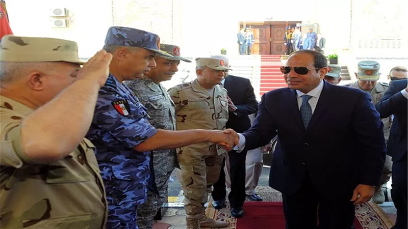 الرئيس السيسي يشهد إجراءات تفتيش حرب للفرقة 19 مشاة بالسويس