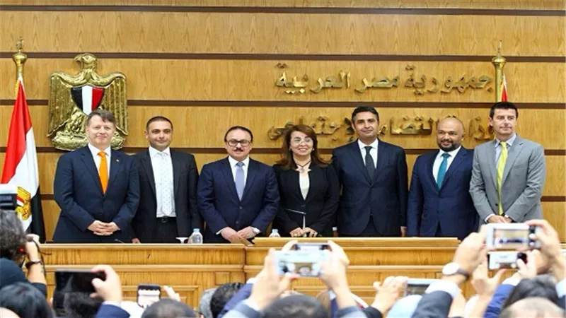 غادة والي: 5500 منفذاً وفرعاً يتيح صرف النفقة للمطلقات والمستحقين من خلال 4 شركات محمول 
