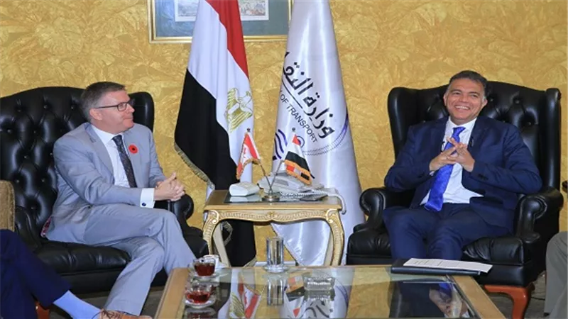 عرفات يلتقي السفير الكندي بالقاهرة لبحث التعاون في مجال السكك الحديدية