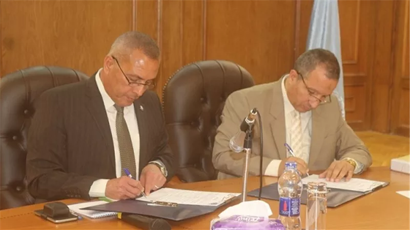  محافظة السويس والجامعة توقعان برتوكول تعاون في كافة المجالات.. ماذا تم