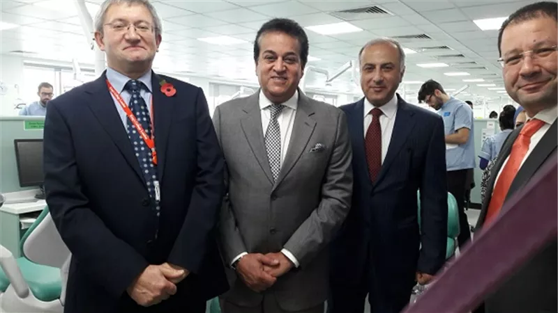 عبد الغفار يواصل فعاليات جولته في المملكة المتحدة ويتفقد كلية طب الأسنان بجامعة كينجز كولدج البريطانية