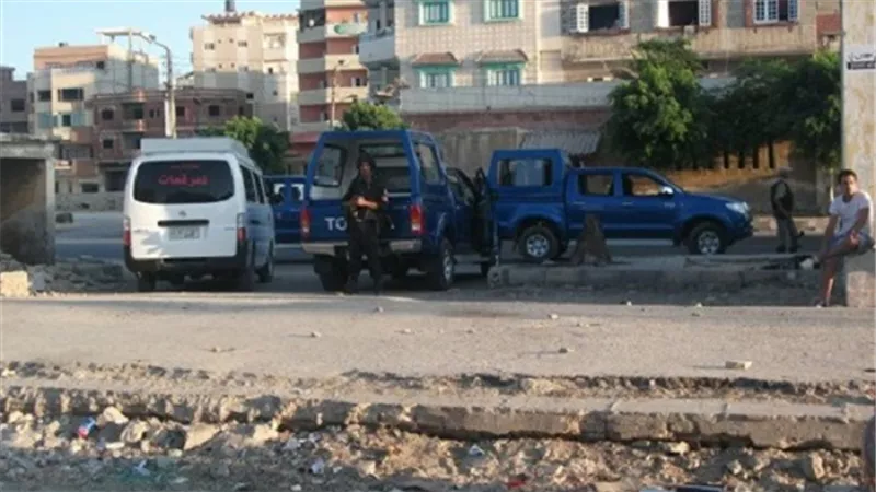 بعد مقاومة رجال الأمن القبض على محكوم عليه بـ 50عام بقرية أبوحزام بنجع حمادى