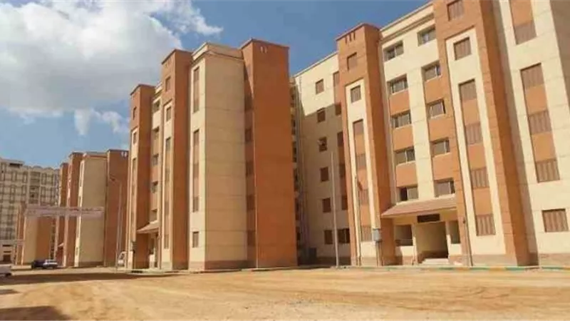 الإسكان: بيع 33 محلا تجاريا و32 وحدة مهنية وإدارية بـ4 مدن جديدة