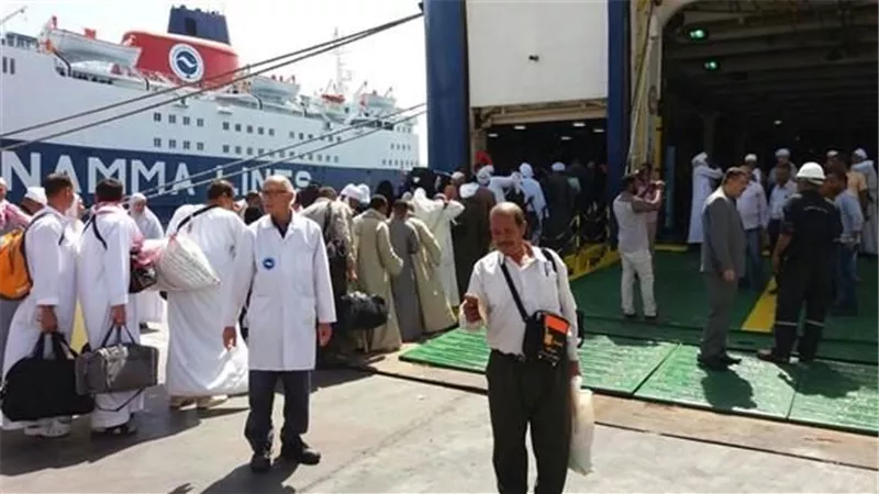 وصول وسفر 1494 راكب بمينائي سفاجا والغردقة