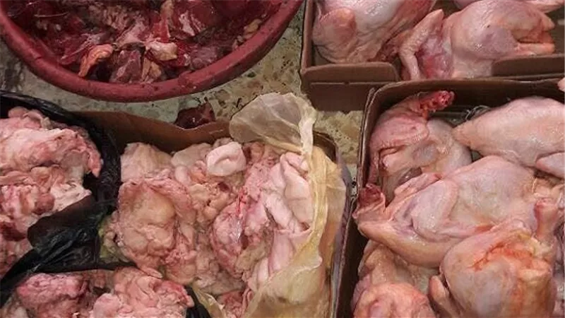 ضبط 1450 طن مقطعات دواجن 