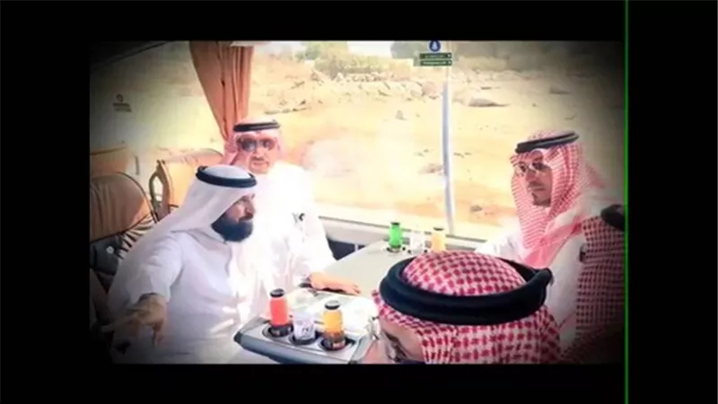 بالصور..  لقاء خاص للامير الراحل منصور بن مقرن اثناء زيارته الى مصر
