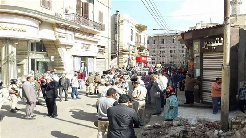 بالصور...تشميع مخبز مشهور بالمنصورة وعدد من المحلات المجاورة لخطورة علي المواطنين 