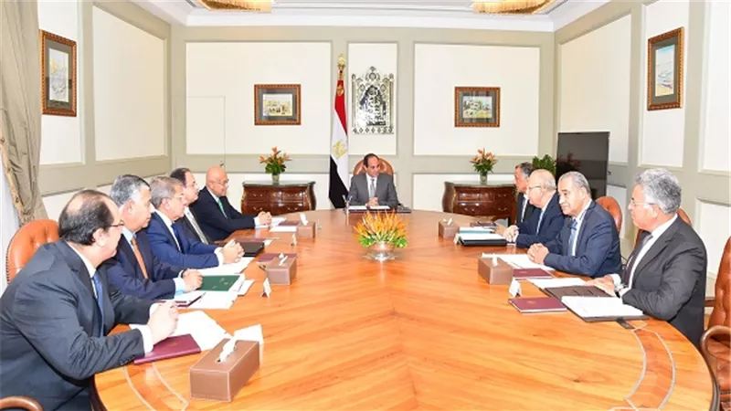 السيسي يعقد اجتماعاً مع رئيس مجلس الوزراء وكبار المسئولين