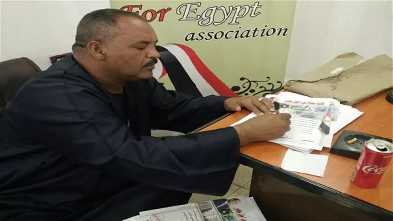 نقيب الفلاحين يوقع لحملة 