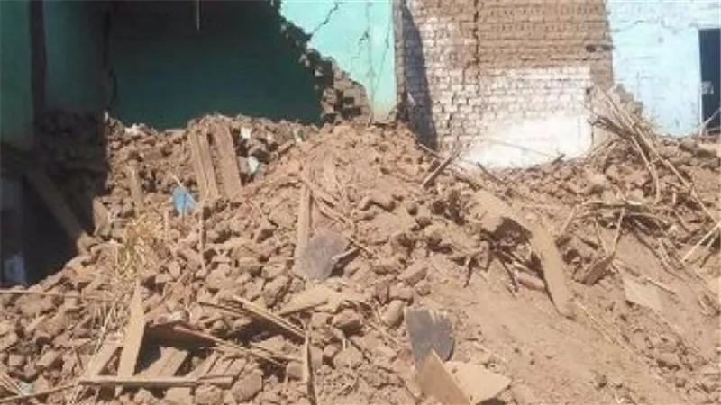 مصرع شخصين وإصابة شخص آخر فى إنهيار منزل سكنى بقنا