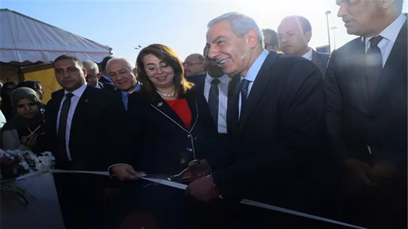 وزيرا التجارة والصناعة والتضامن الاجتماعي يفتتحا المعرض الدولي الثاني للحرف اليدوية