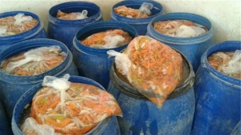 ضبط 40 طن مخللات 