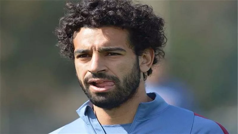 نجم عالمي يشيد بـ