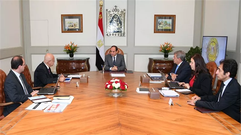 السيسي يجتمع مع رئيس مجلس الوزراء، ووزير المالية