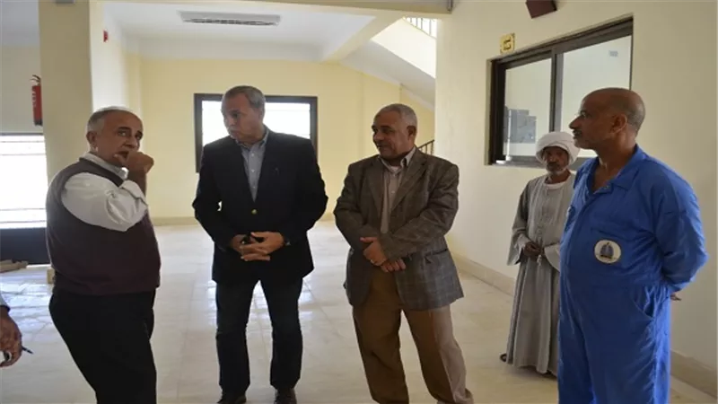 جولة تفقدية لمحافظ قنا بمركز قفط