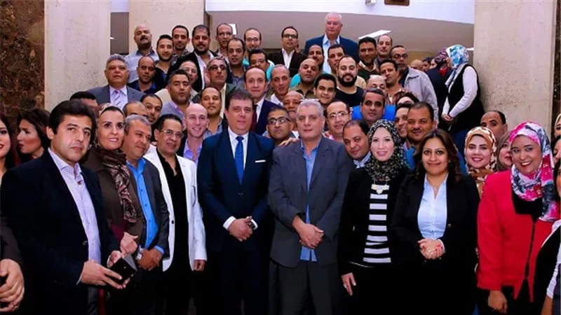 حسين زين.. يُكرم فرق التغطية الإعلامية لمنتدى شباب العالم