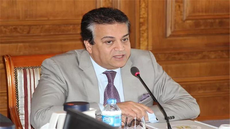 عبد الغفار يستعرض تقريرًا حول توصيات ورشة العمل بشأن إنشاء المرصد الفلكي الجديد بمصر