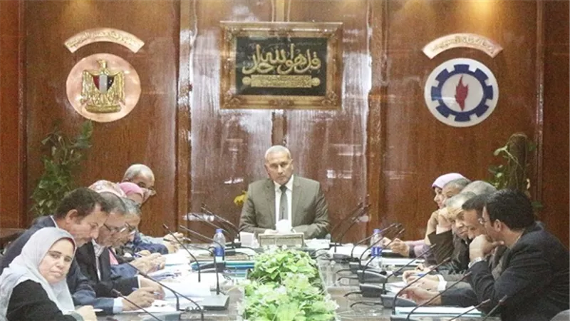 محافظ السويس يستمع لـ 21 مواطناً في لقاؤه الجماهيري الـ 45  
