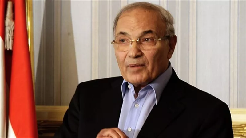 سيناريوهات عودة أحمد شفيق لمصر.. الفريق يداعب الجاليات المصرية بالخارج.. يطرق أبواب الوطن في هذا التوقيت.. ومحاميه: لا خطر عليه