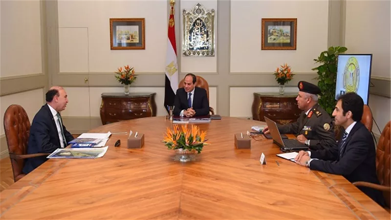 السيسي يستعرض مع الفريق مميش تطورات مشروع أنفاق قناة السويس بالإسماعيلية