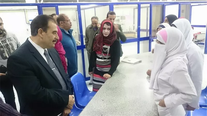 بالصور.. لبيب يتفقد مستشفى السويس العام عقب تسلمه مهام عمله رسمياً