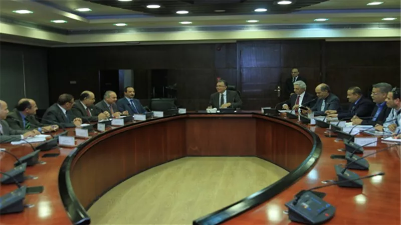 وزير النقل يتابع معدلات تنفيذ كوبري 54 وخطة تطوير هويس المالح بميناء الاسكندرية