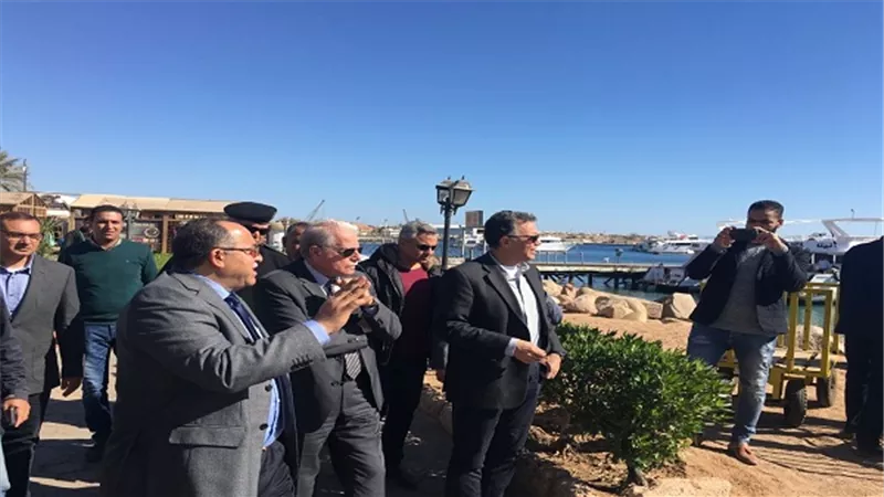 وزير النقل في جولة بميناء شرم الشيخ البحري 
