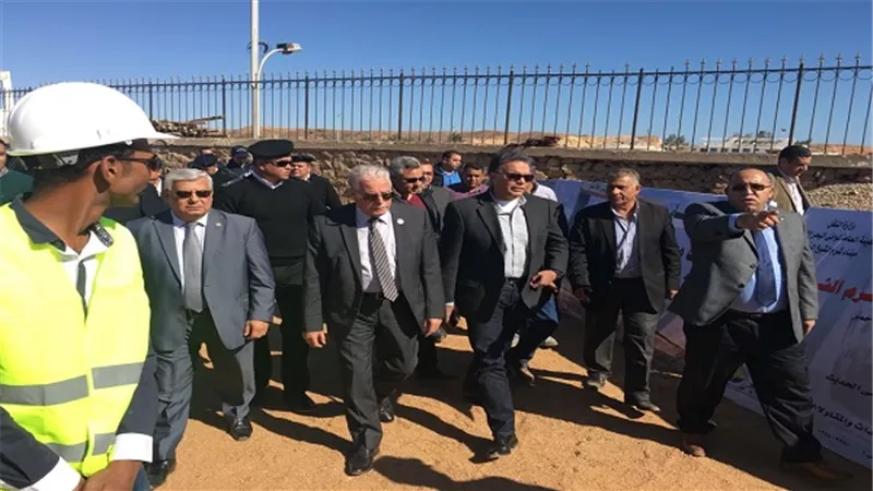 بالصور.. وزير النقل يبحث مشروعات التنمية بميناء شرم الشيخ البحرى